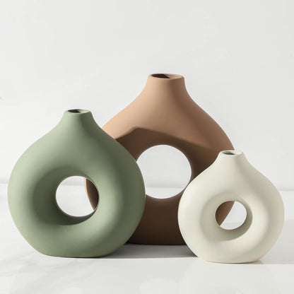 Elegant Ceramic Vase – Minimalist Table Decor