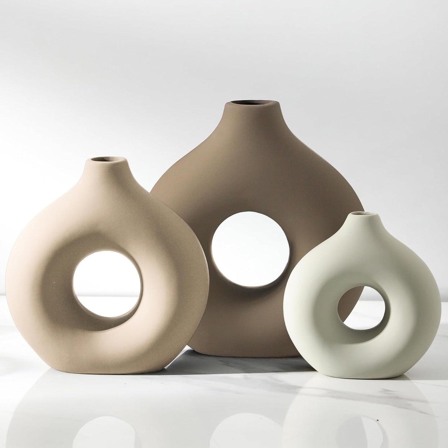 Elegant Ceramic Vase – Minimalist Table Decor