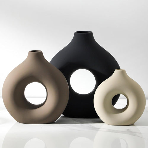 Elegant Ceramic Vase – Minimalist Table Decor