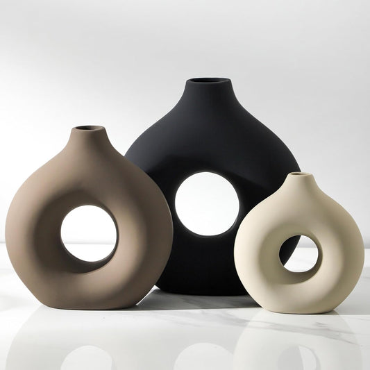 Elegant Ceramic Vase – Minimalist Table Decor