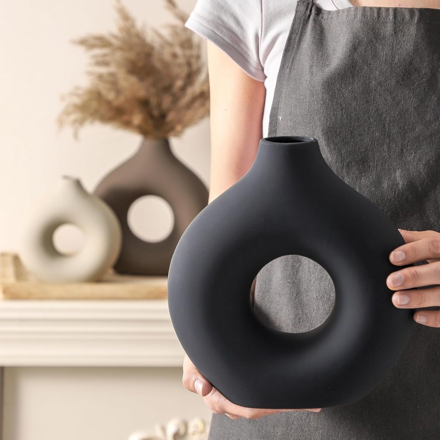 Elegant Ceramic Vase – Minimalist Table Decor
