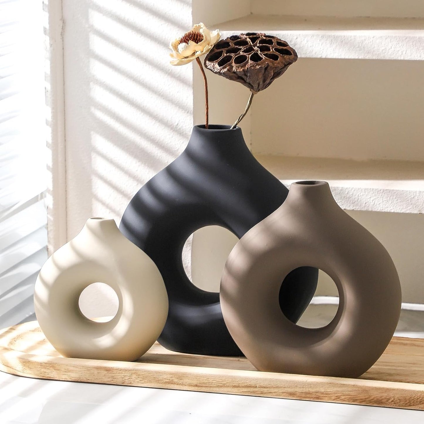 Elegant Ceramic Vase – Minimalist Table Decor