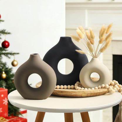 Elegant Ceramic Vase – Minimalist Table Decor