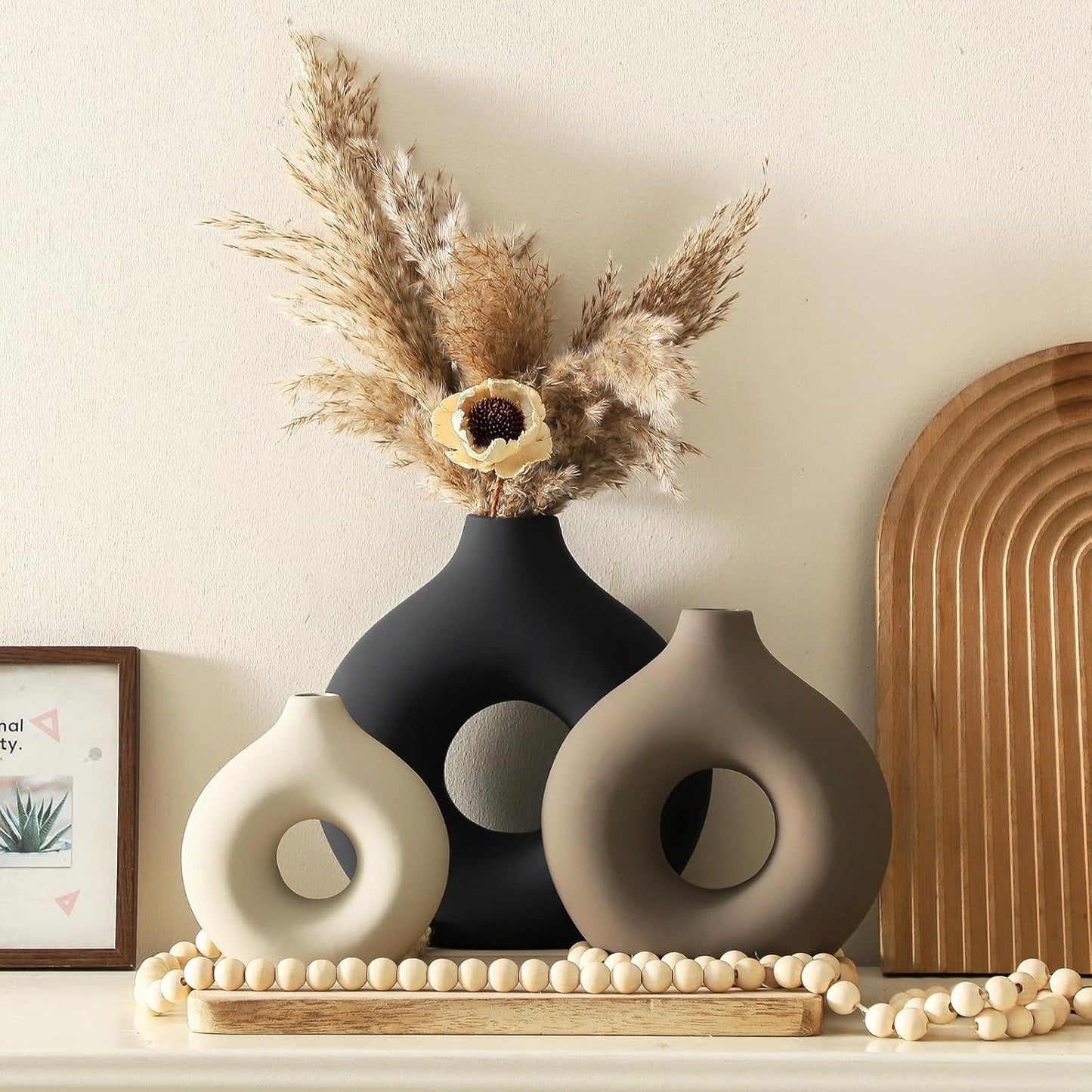 Elegant Ceramic Vase – Minimalist Table Decor